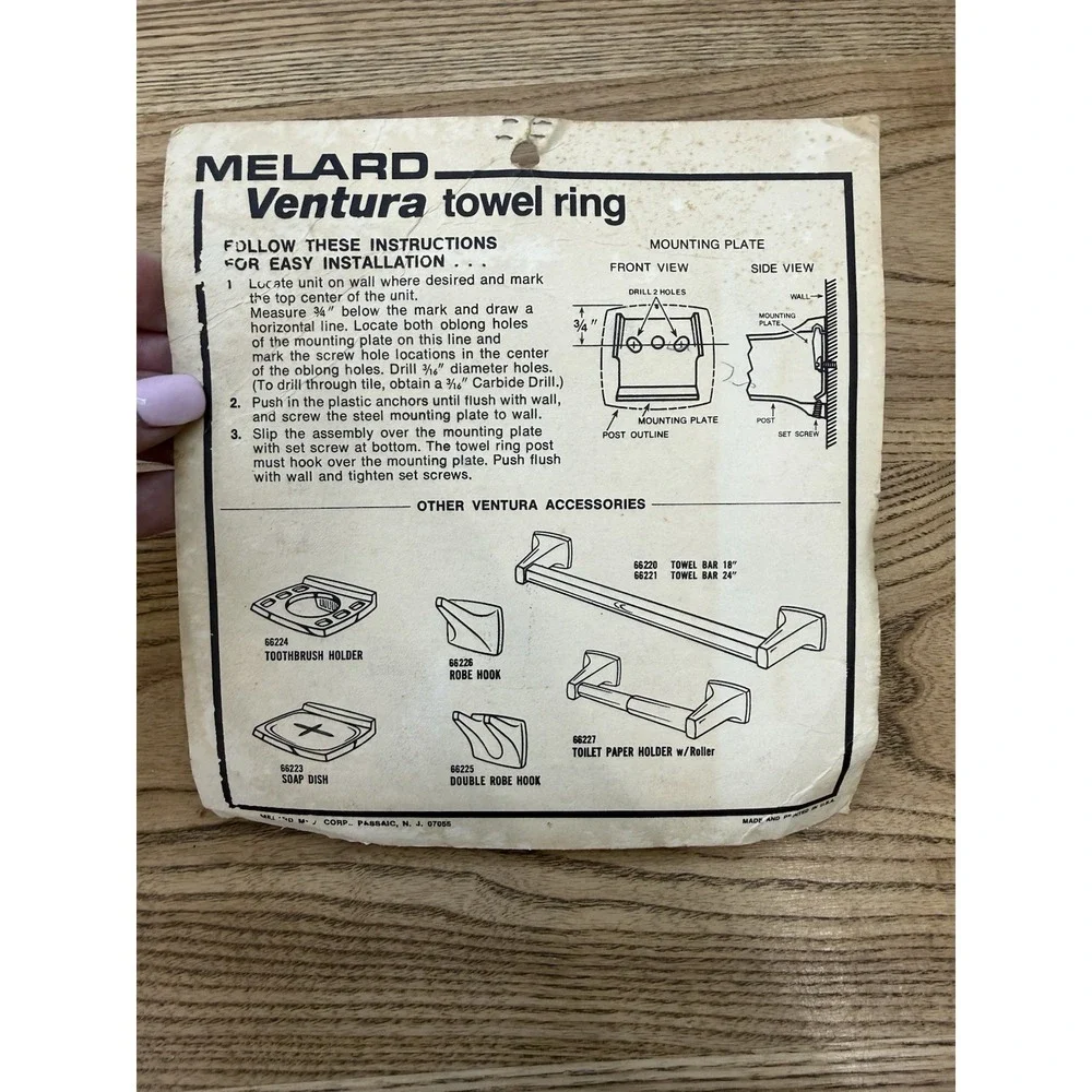 NEW Vintage Melard Ventura Towel Ring Clear Acrylic Lucite Chrome